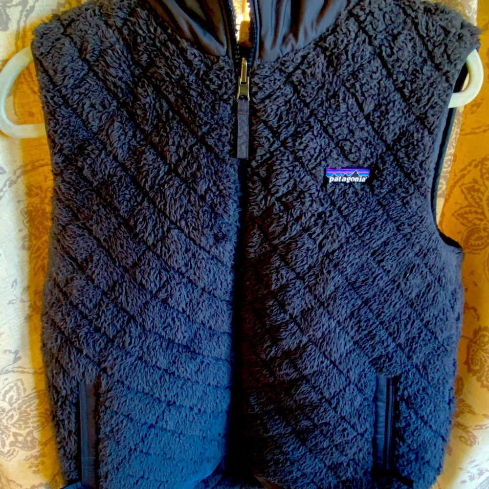 Patagonia reversible teddy vest in navy